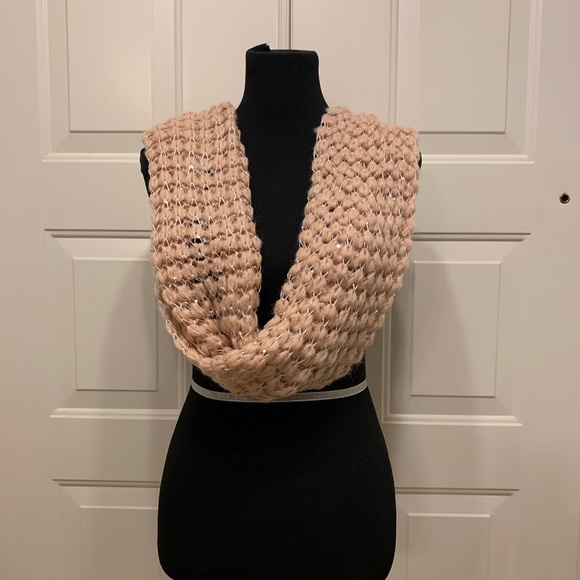 Accessories - 🔥3/$20🔥 NWT Light Pink Acrylic Infinity Scarf